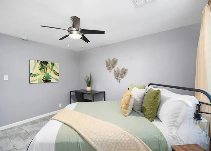 5br With Pool & Backyard Paradisesleeps 10 Guests Phoenix